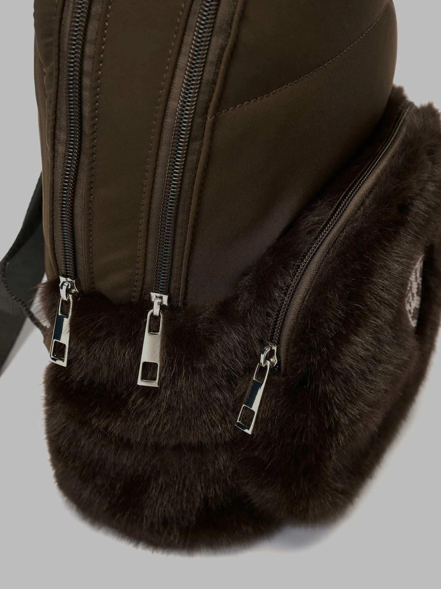 Batoh dámský Wave s chlupem – DARK BROWN